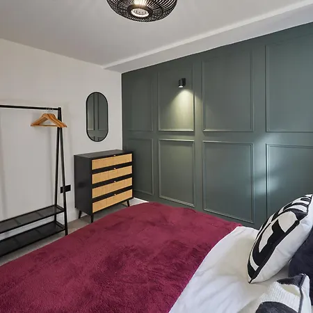 Host & - The Signature * Middlesbrough