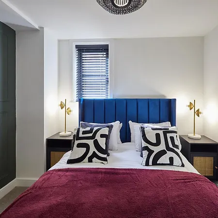 Host & - The Signature Apartment